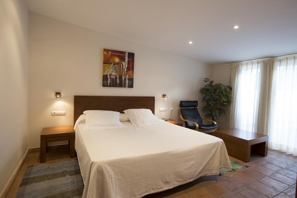 Hotel Cal Naudi เลสกาเซส ดัลกานาร์ ภายนอก รูปภาพ